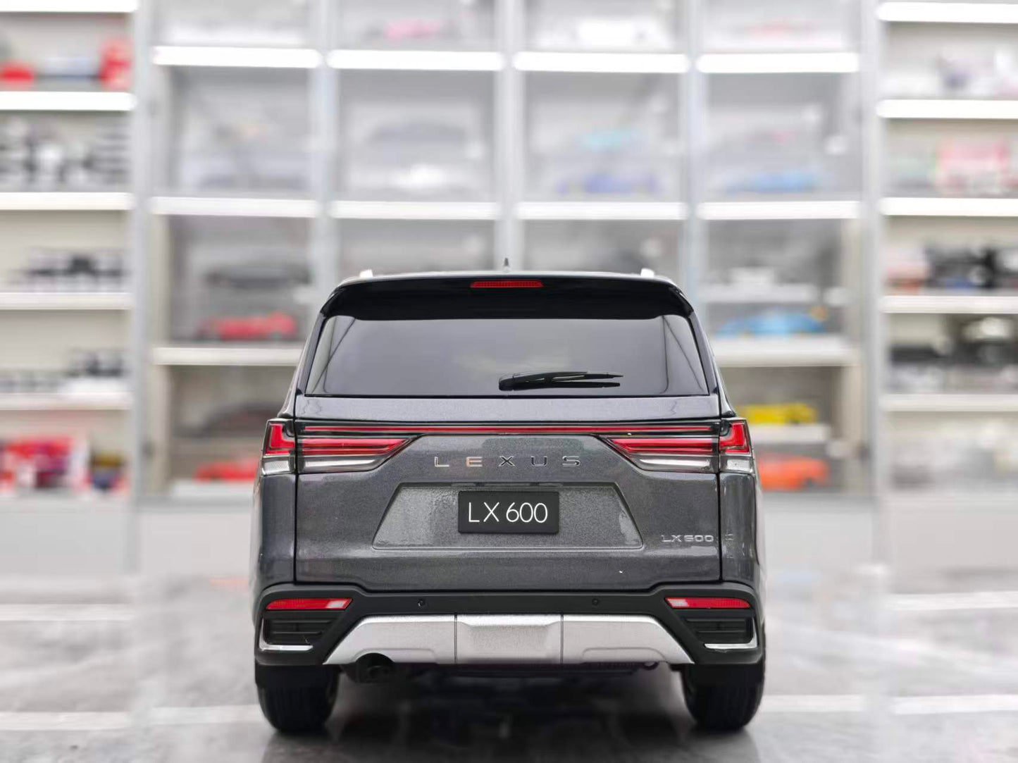 LCD 1/18 Lexus LX600 Gray LCD18021-GR