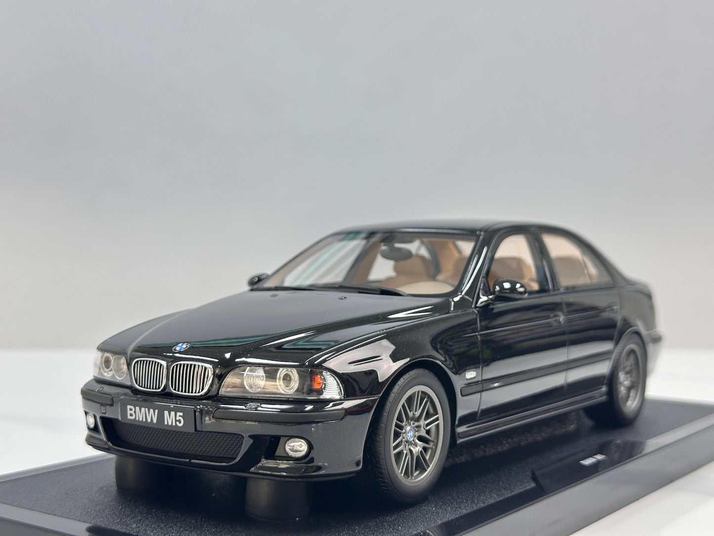 OTTO 1/18 BMW E39 M5 – Avus Blue Metallic (OT1338)