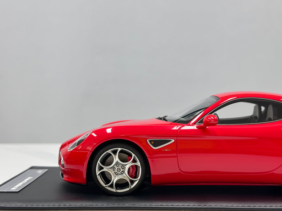 MOTORHELIX 1/18 Alfa Romeo 8C Competizione 2008 Alfa Red MH393