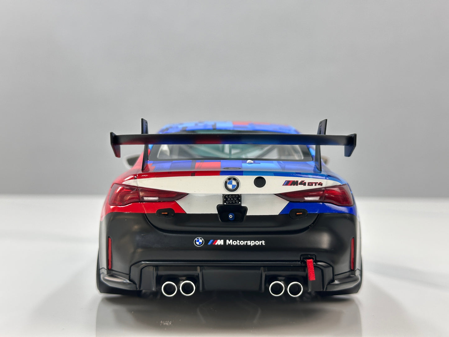 OTTO 1/18 BMW M4 GT4 White/Blue/Black OT1125