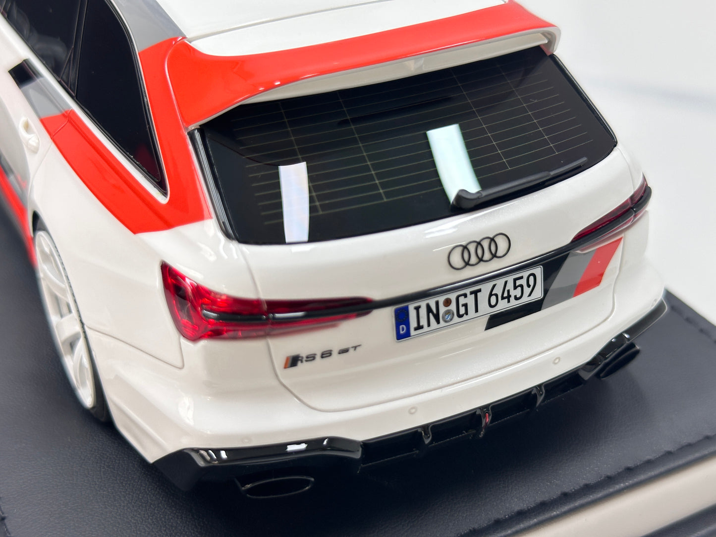 MOTORHELIX 1/18 Audi RS6 Avant GT Acona White MH366