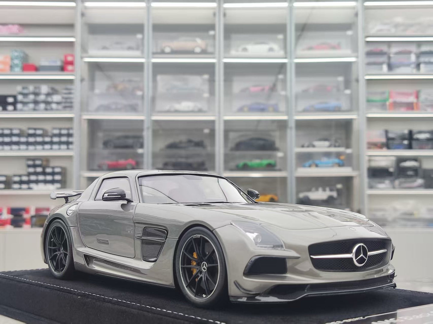 HH MODEL 1/18 Mercedes-Benz SLS Black Series Metallic Dark Gray HH579