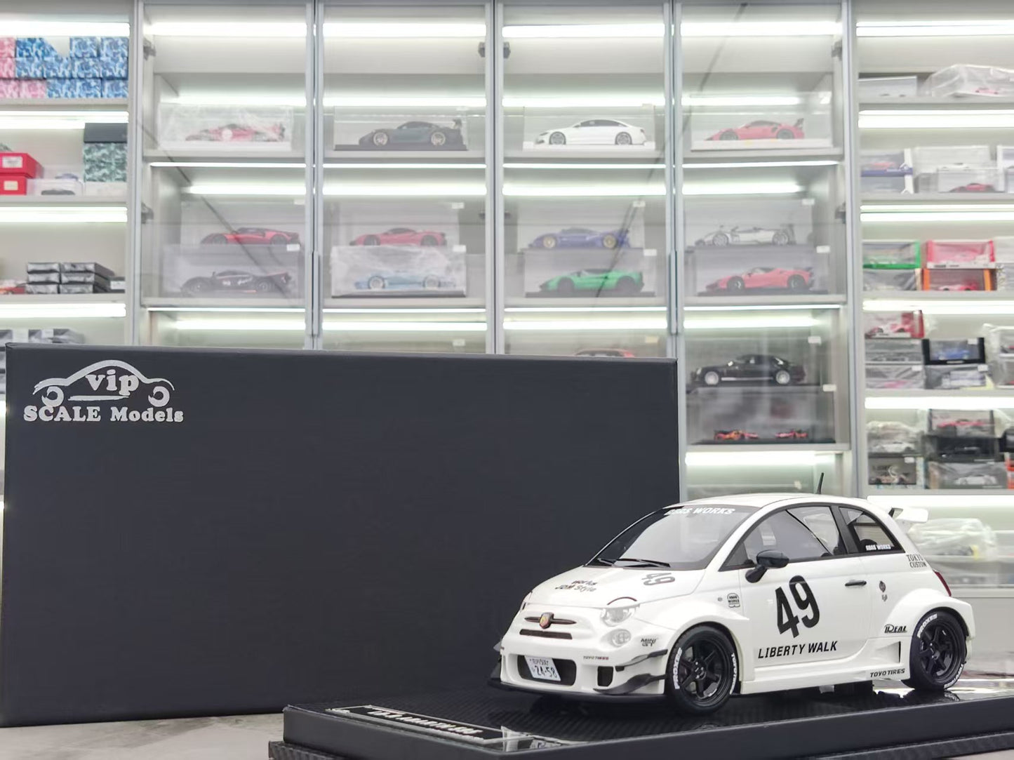 VIP 1/18 Abbas 595 Pearlescent White VIP181