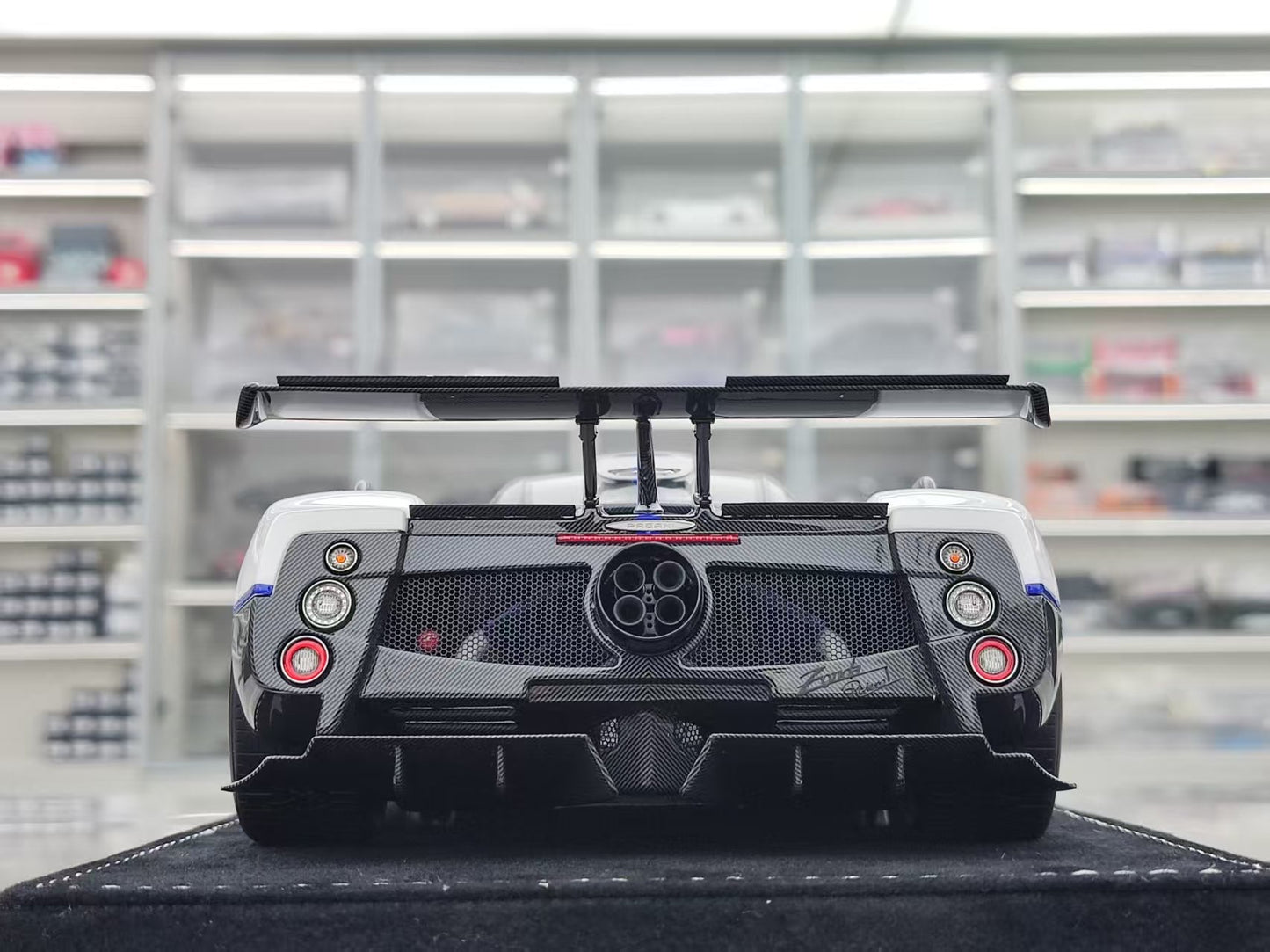 HH Model 1/18 Pagani Zonda Specials Riviera HH549