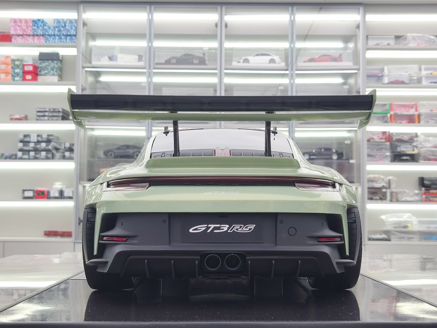 Dino Model 1/8 Porsche 992 GT3RS PR555P