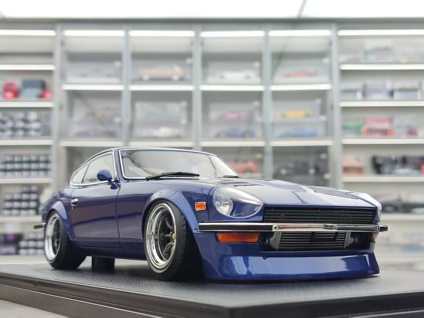 Ignition Model 1/18 Nissan Fairlady Z (S30) Blue IG3592