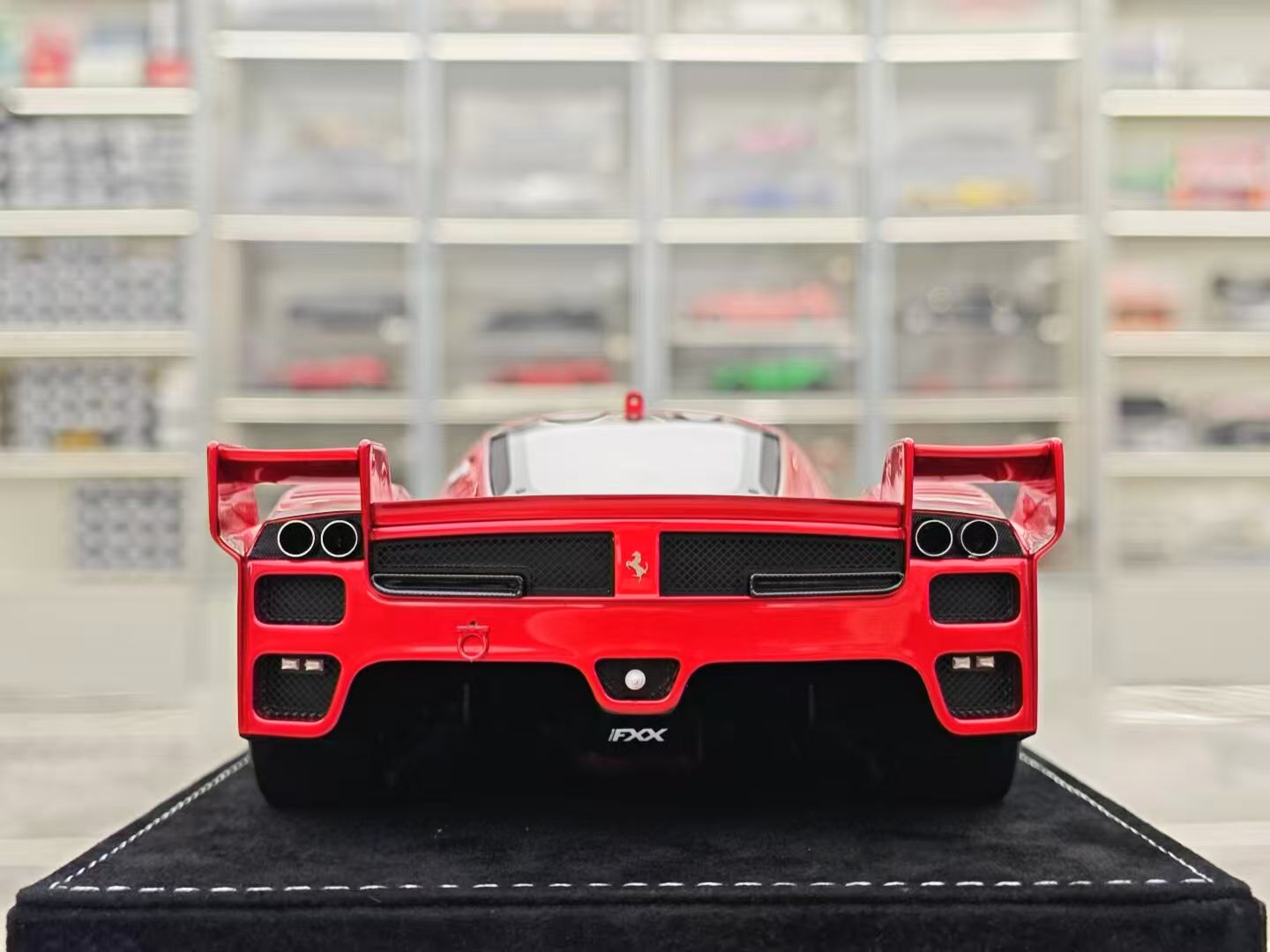 HH Model 1/18 Ferrari FXX Volcano Red HH547