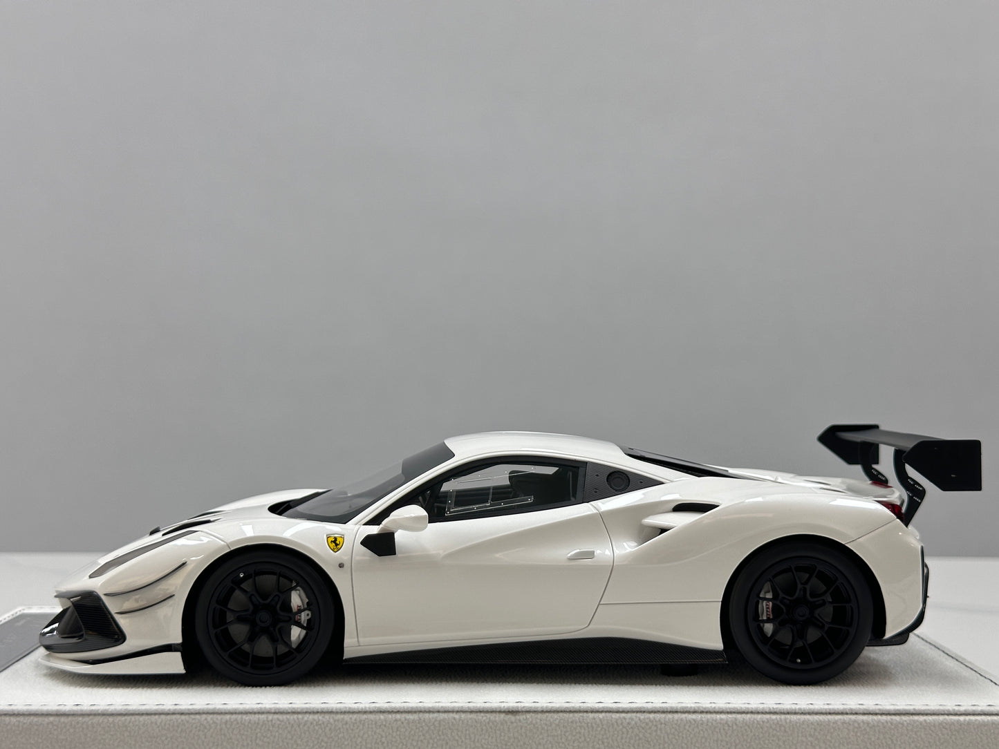 GH MODEL 1/18 Ferrari 488 Challenge Evo Pearl White GH021