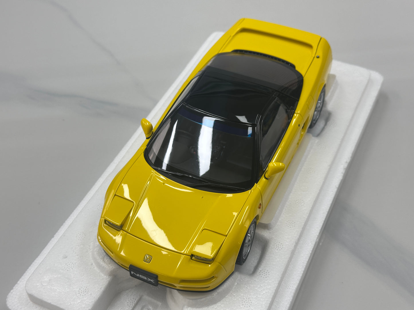 LCD 1/18 Honda NSX 1st Generation (MK1/NA1) Yellow LCD18022-YE