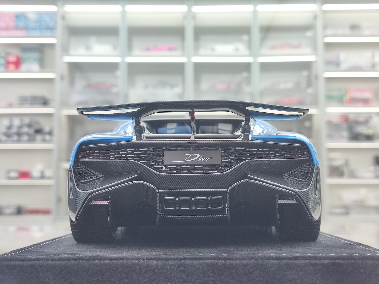 HH Model 1/18 Bugatti Divo Ocean Blue HH507