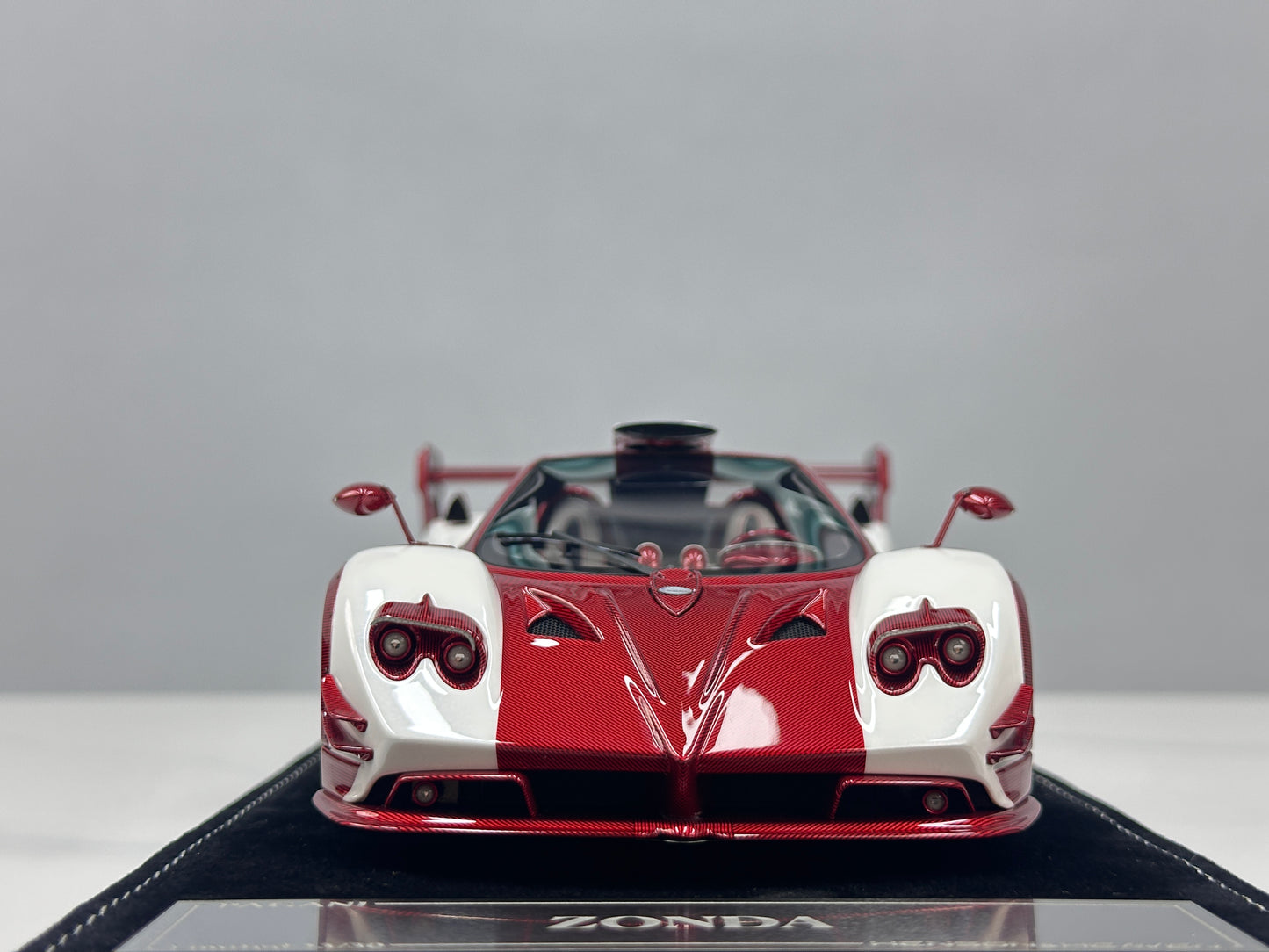 HH Model 1/18 Pagani Zonda (Red & White Carbon Fiber) HH676