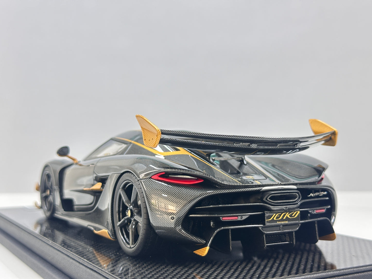 FRONTIART 1/18 Koenigsegg Jesko Carbon Gold FA197