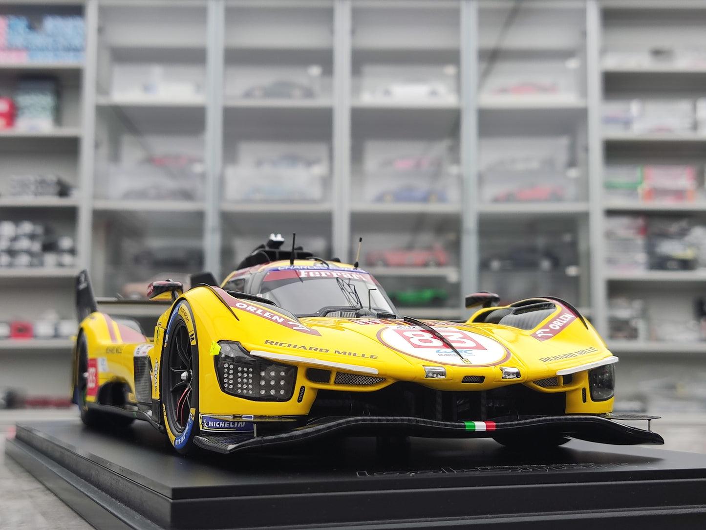 Looksmart 1/18 Ferrari 499P AF Corse Team 2025 Le Mans Hypercar Class Victory No. 83, Yellow LS18LM053