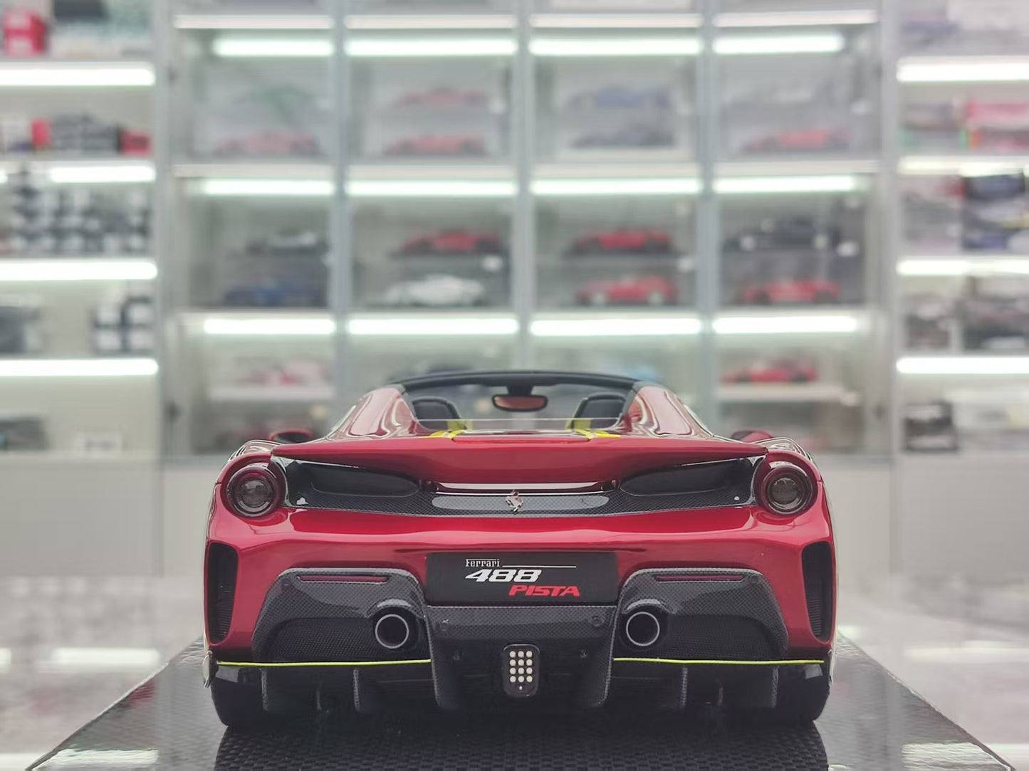 Dino Model 1/18 Ferrari 488 Pista Spider, carbon fiber chassis, customized, custom color, resin car model, FPC999B
