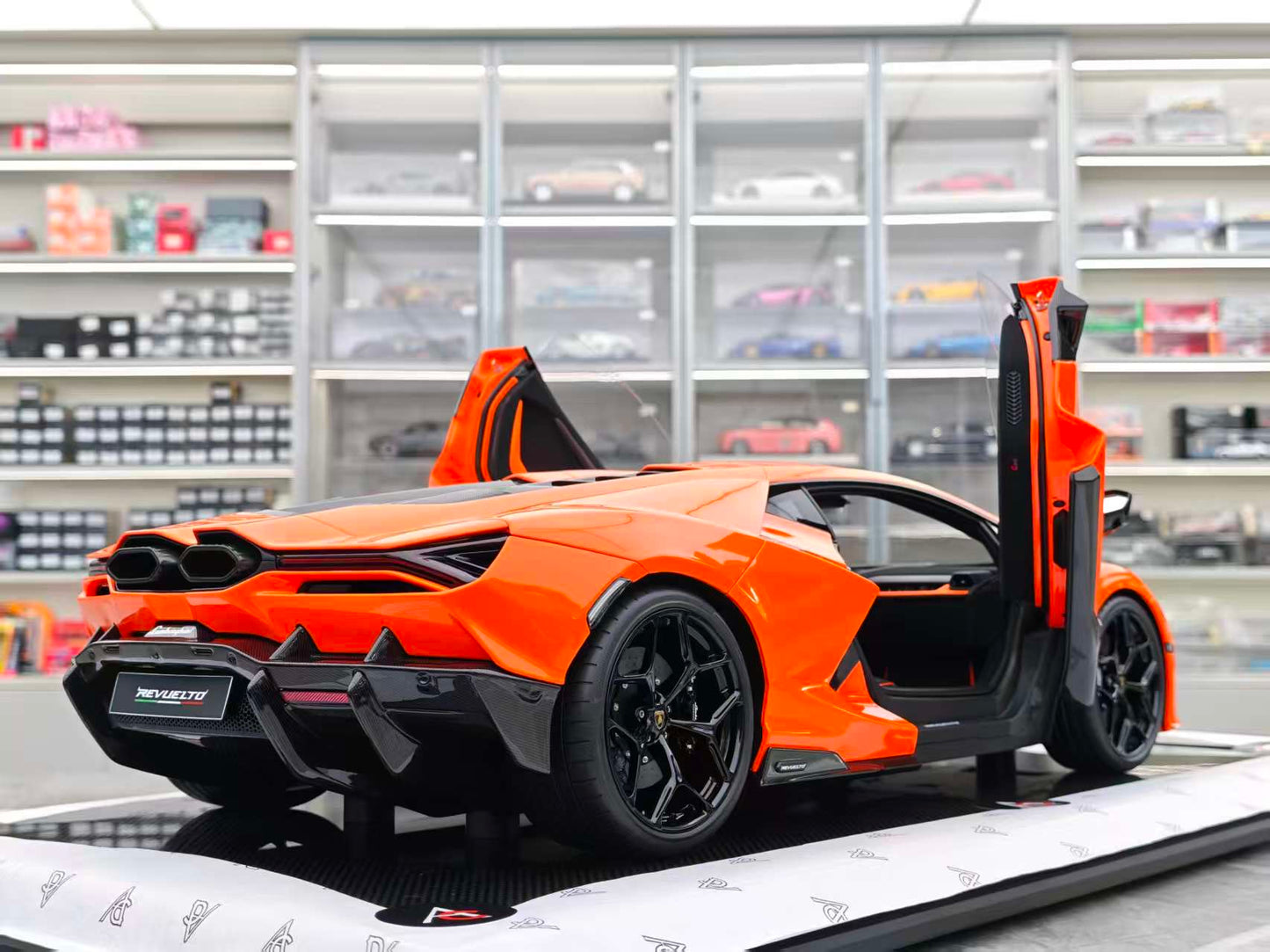 Amalgam 1/8 Lamborghini Revuelto Orange M6299-SC1