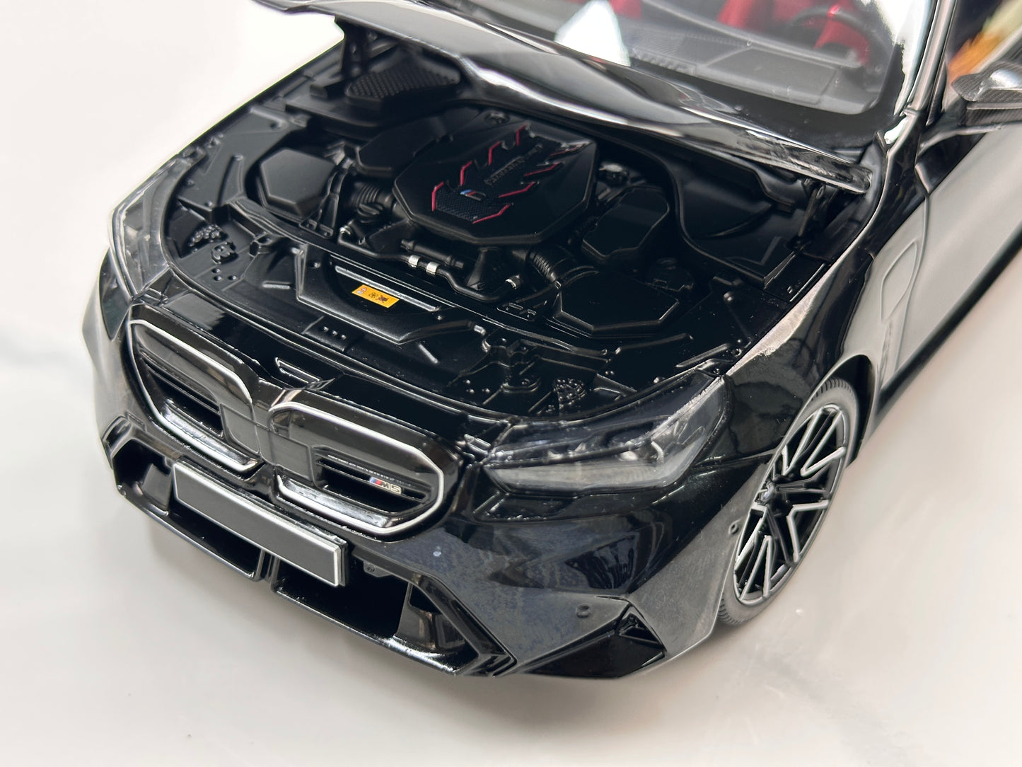 MINICHAMPS 1/18 BMW M5 2024 Metallic Black 110023801