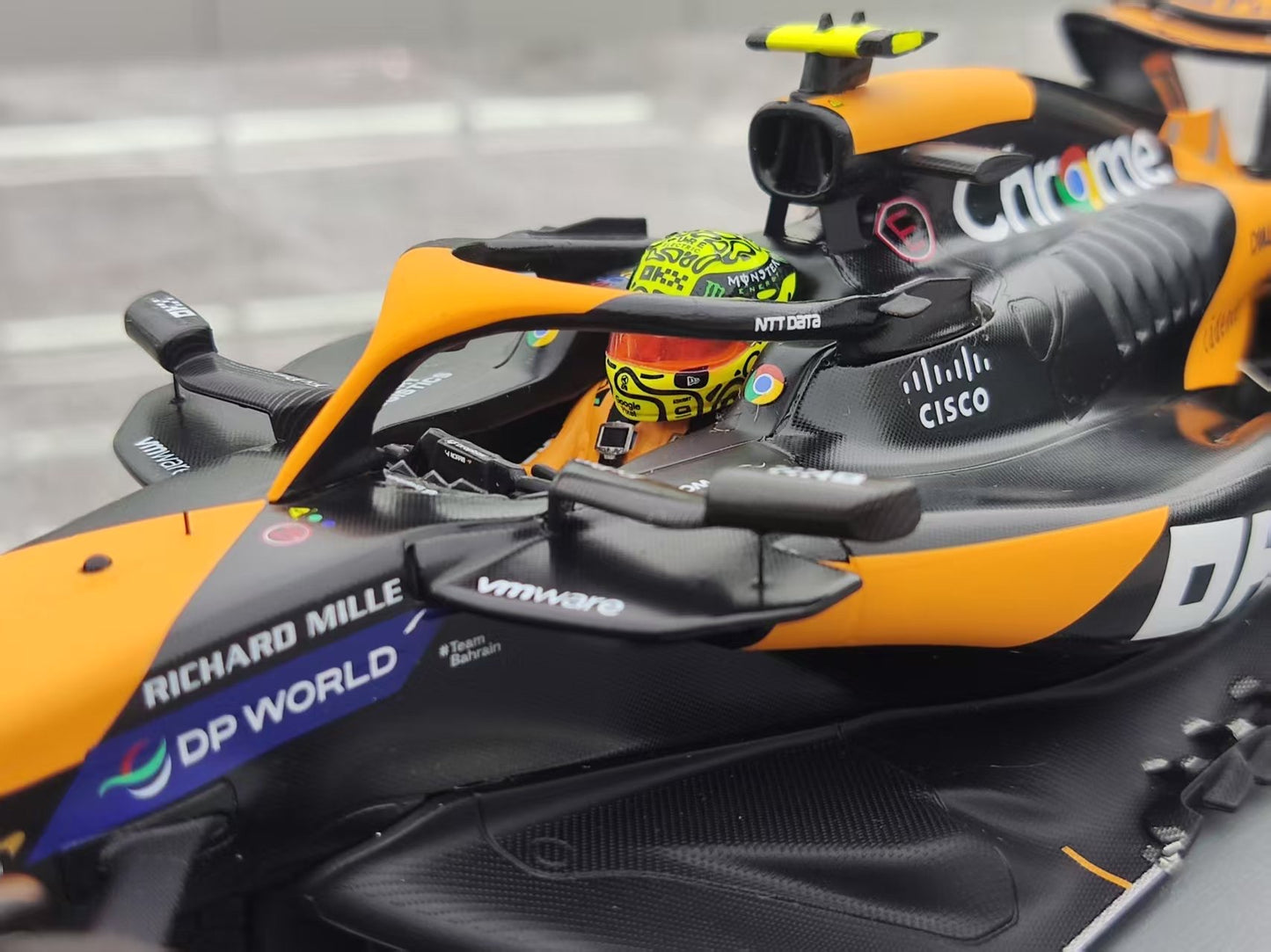 SPARK 1/18 McLaren F1 MCL38 2024 Miami Grand Prix Norris's first win Black and Orange Livery 18S986