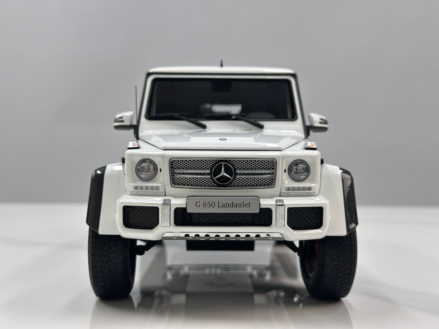 Almost Real 1/18 Mercedes-Benz G 650 Landaulet Metallic White 820213