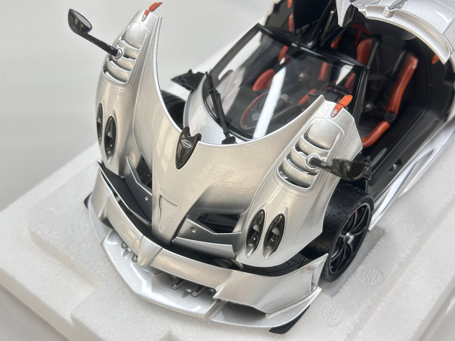 LCD 1/18 Pagani Imola Silver (LCD125)