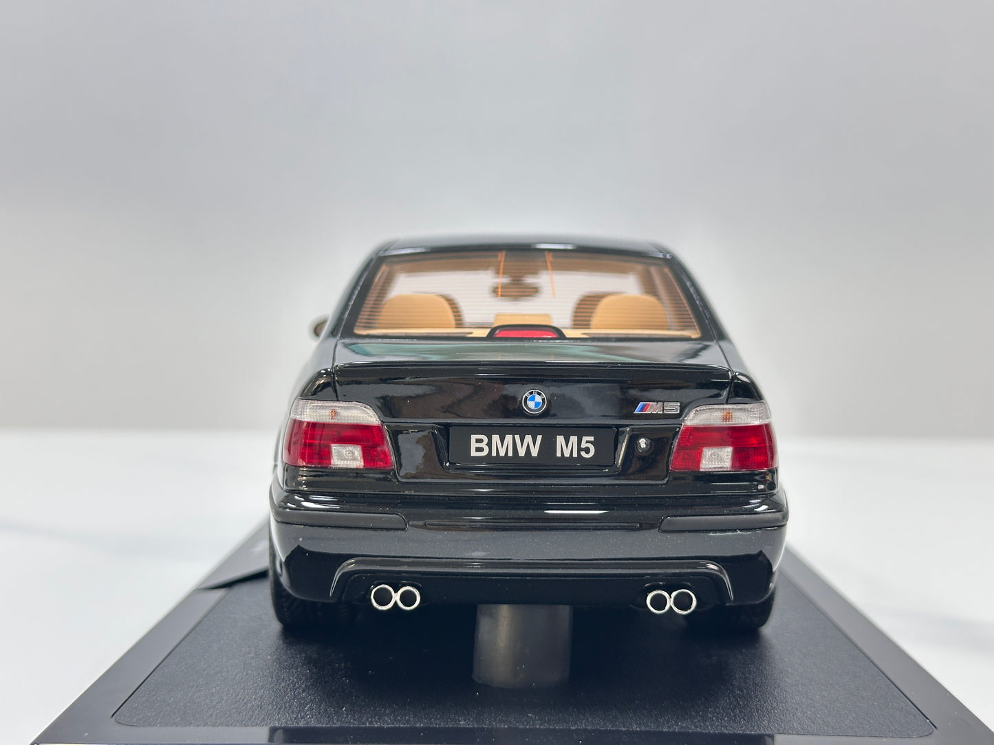 OTTO 1/18 BMW E39 M5 – Avus Blue Metallic (OT1338)