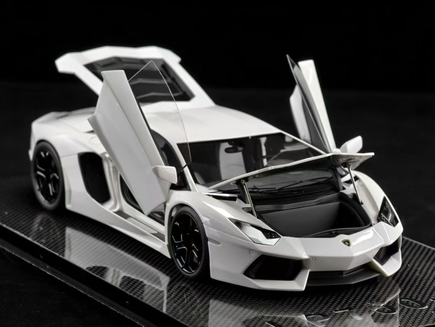 MCM Model 1/18 Lamborghini LP700 Resin Full Open