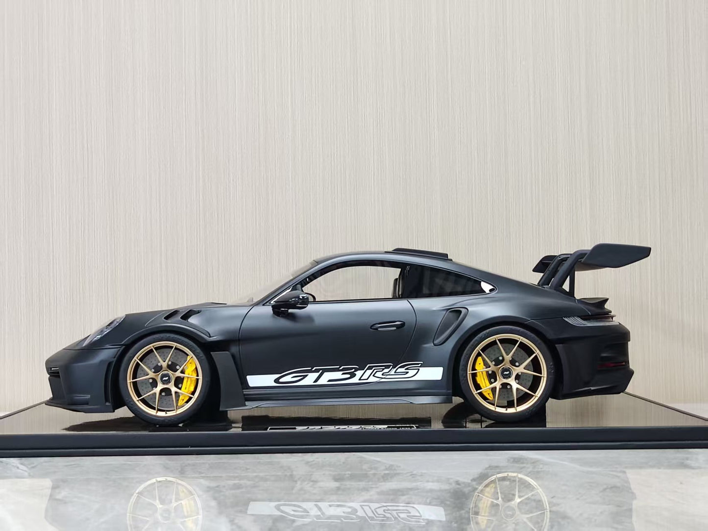 DINOMODEL 1/8 Porsche 992 GT3 RS – Matte Black (PR028P)