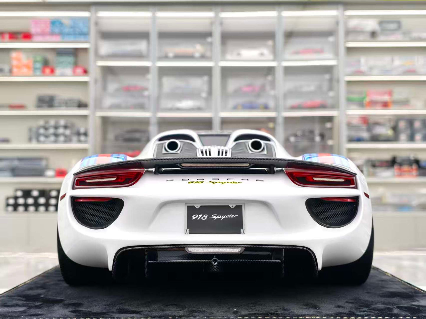 HH Model 1/8 Porsche 918 Spyder Martini HH523