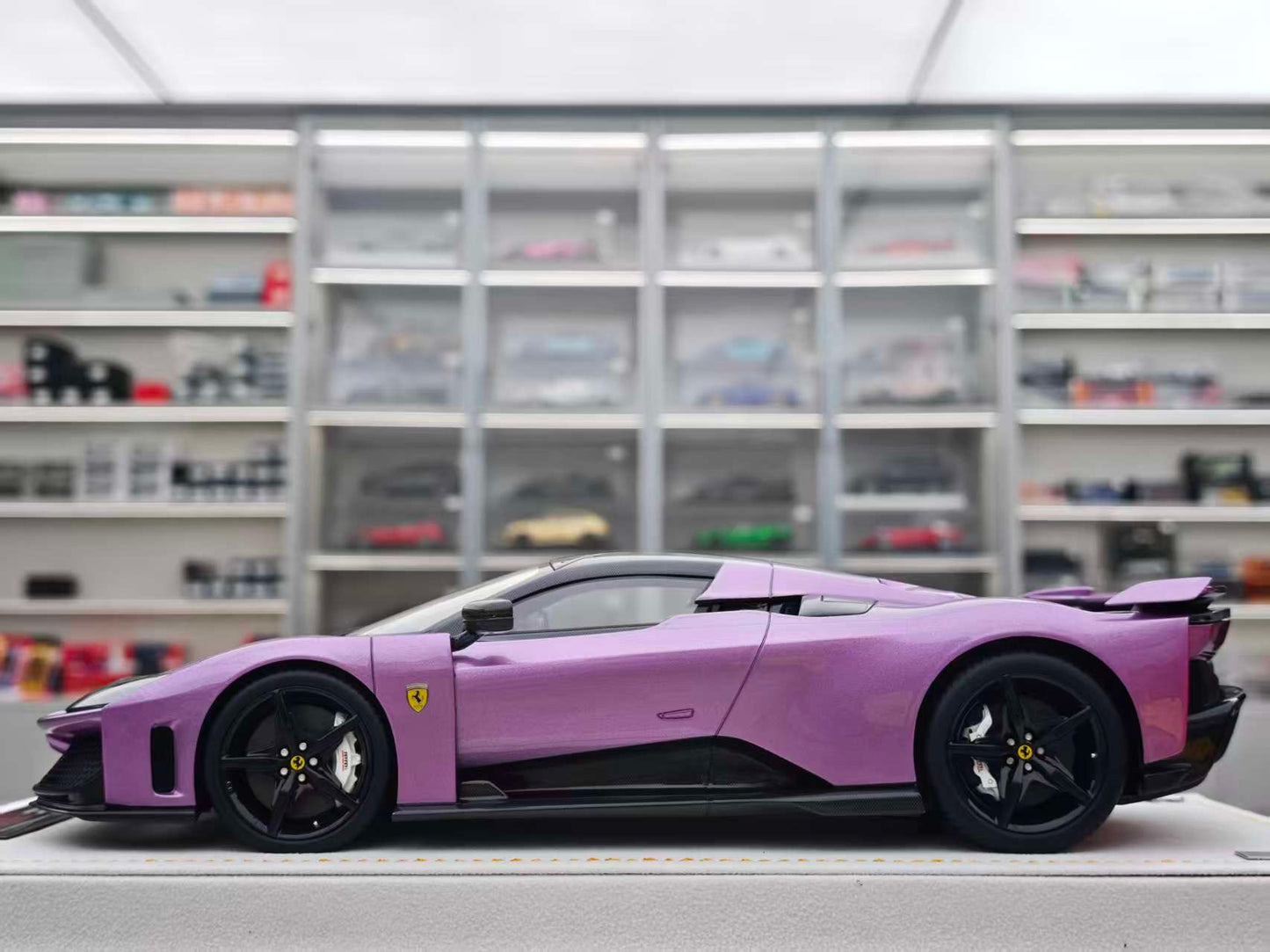 MR 1/18 Ferrari F80 Special Edition 30th Anniversary Purple FE045BN1