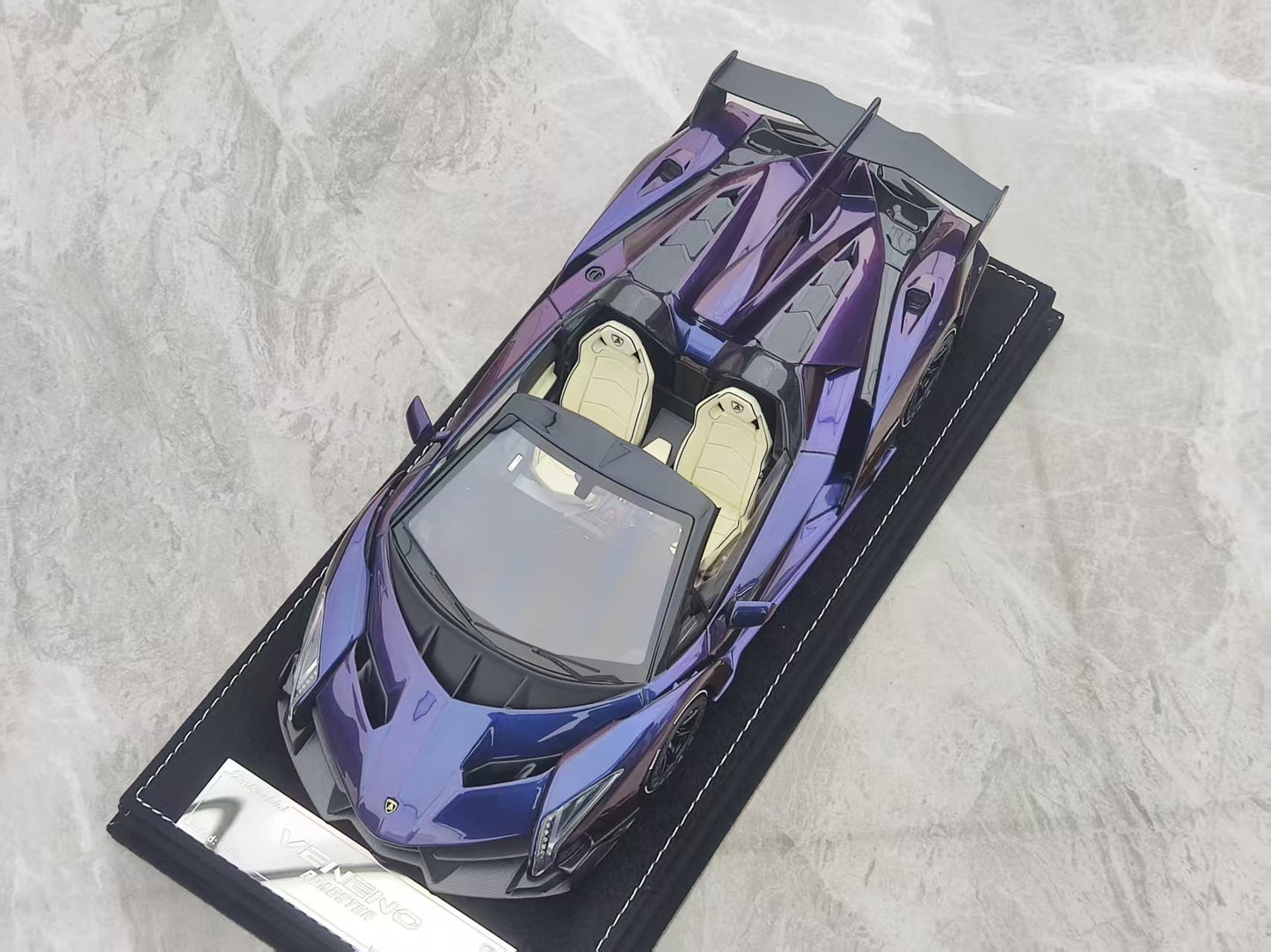 HH Model 1/18 Lamborghini Veneno Roadster, Chameleon Purple HH562