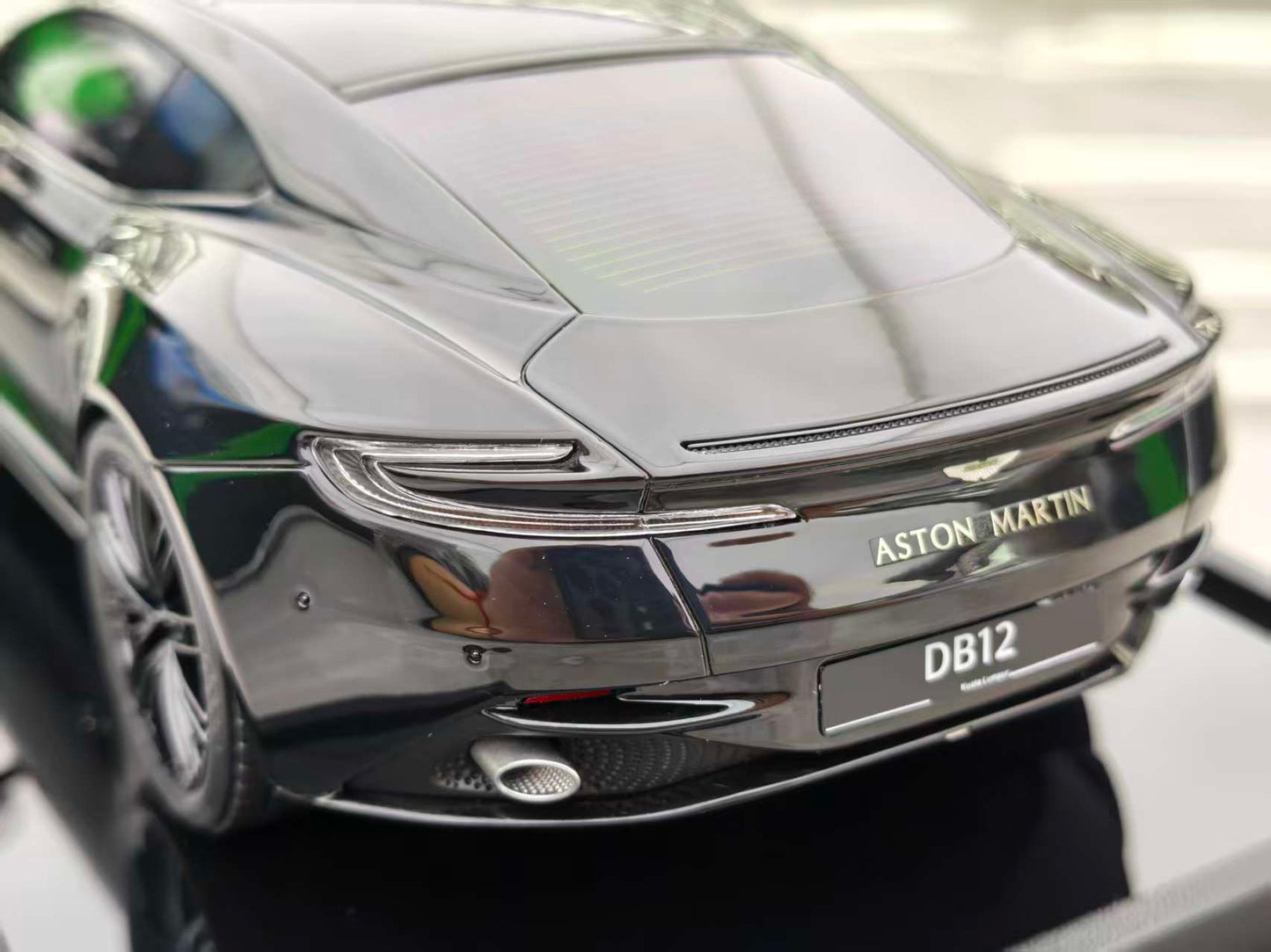 MOTORHELIX 1/18 Aston Martin DB12 Coupe, Black MH332