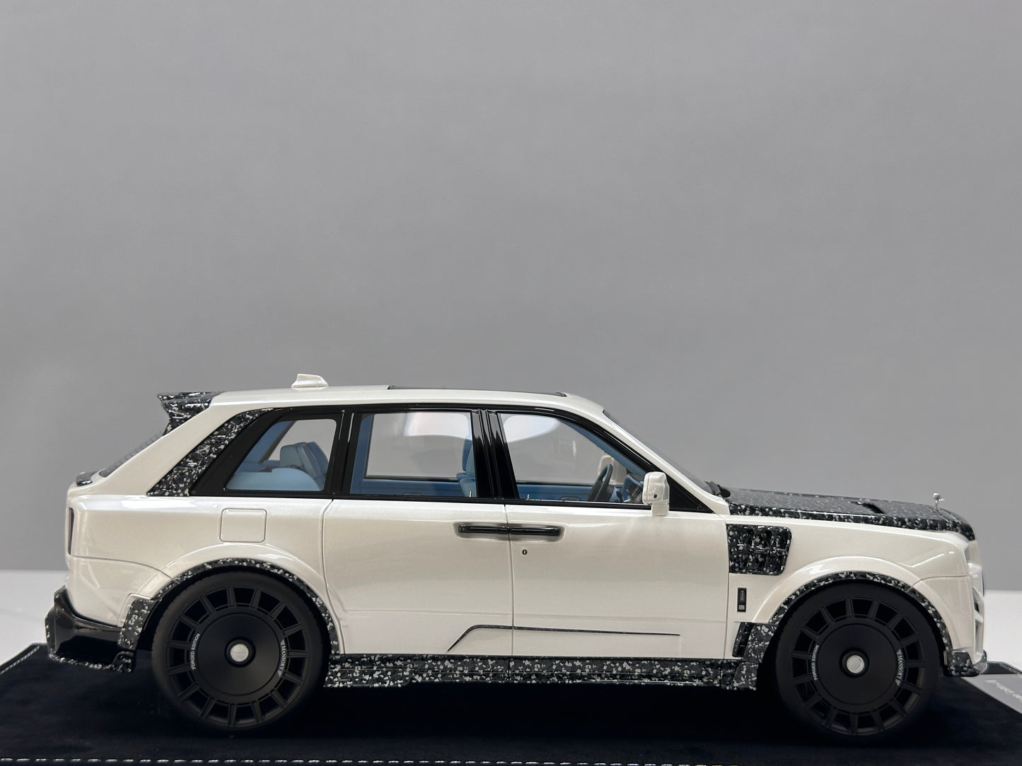 HH MODEL 1/18 Rolls-Royce Cullinan Series II MANSORY Pearl White HH698