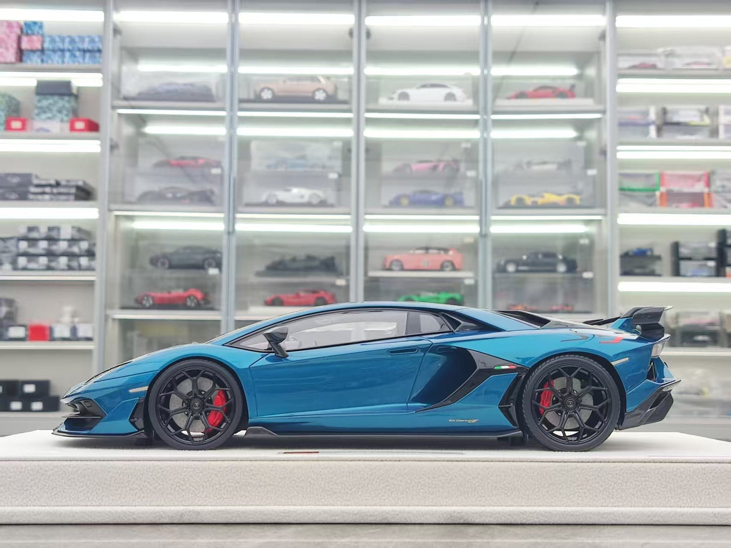 MAKEUP 1/18 Lamborghini Aventador SVJ Sky Blue EML025H