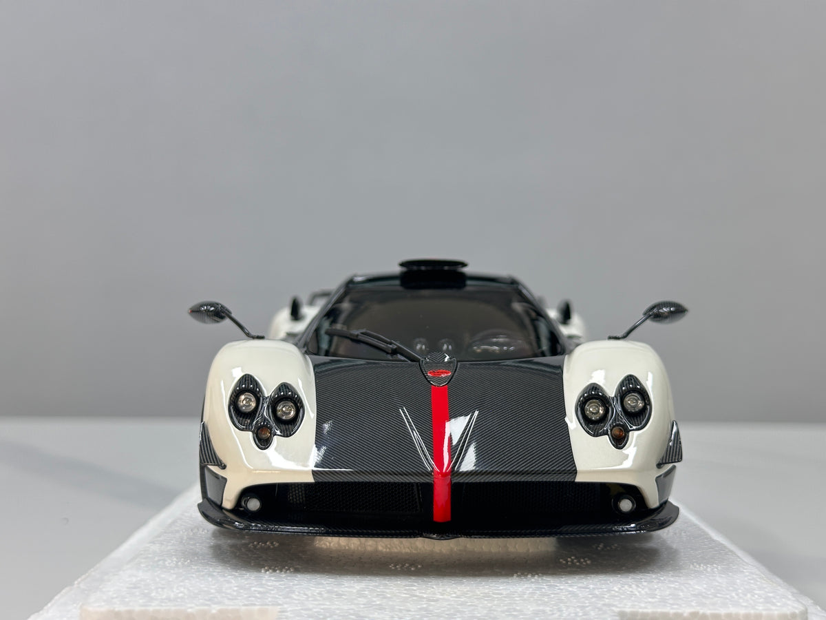 Almost Real 1/18 Pagani Zonda Cinque Coupe - 2009 White 850601101