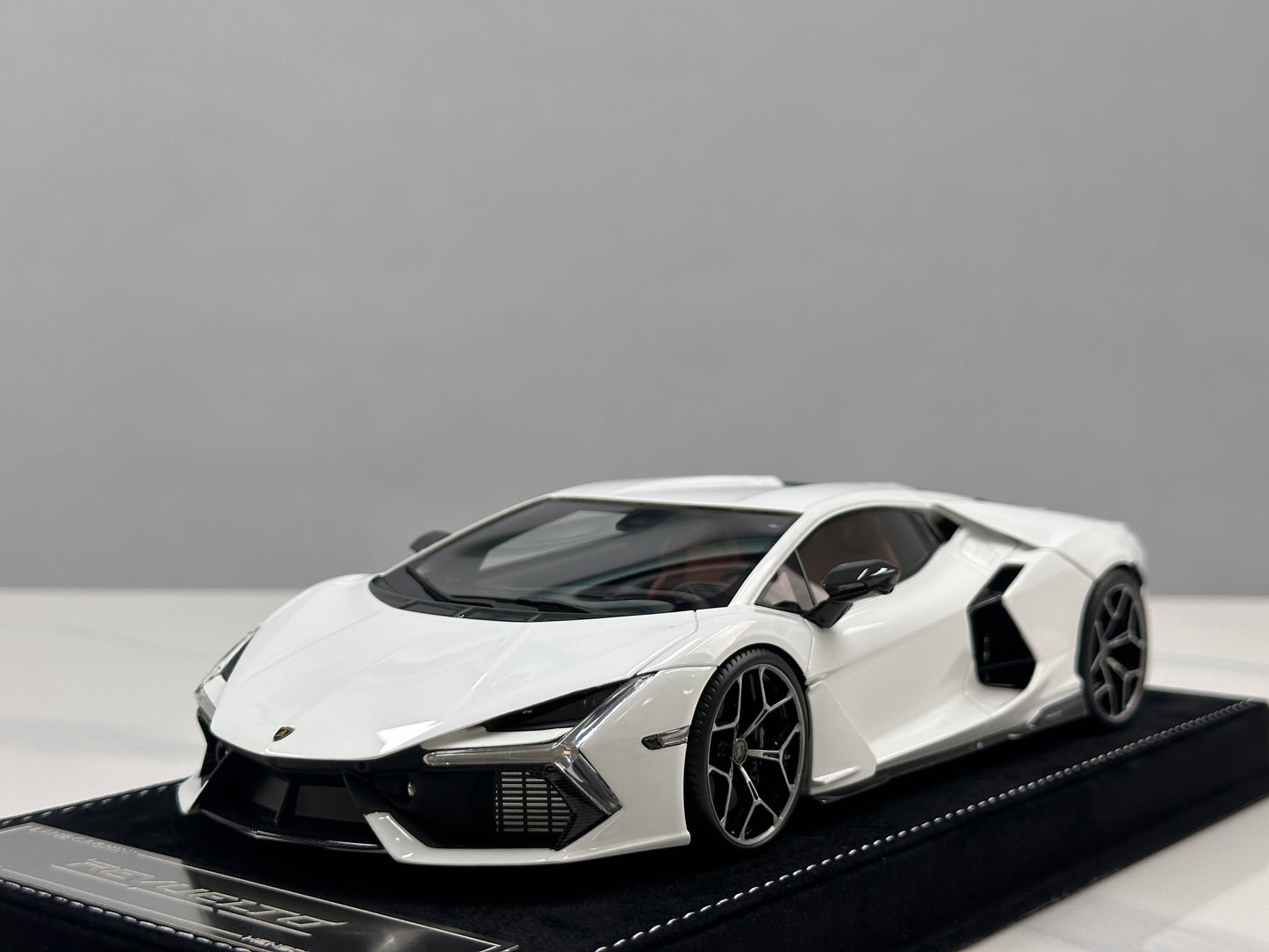 HH Model 1/18 Lamborghini Revuelto Metallic White HH616