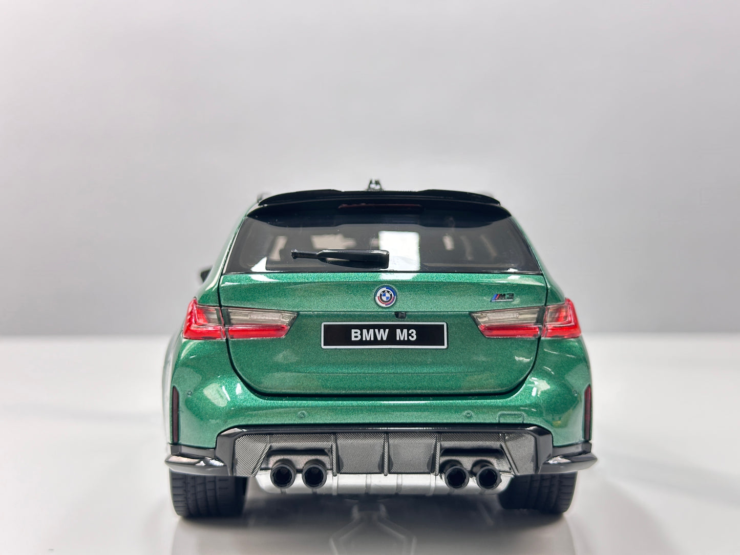 TSM MODEL 1/18 BMW M3 Touring (Isle of Man Green) TSM181030