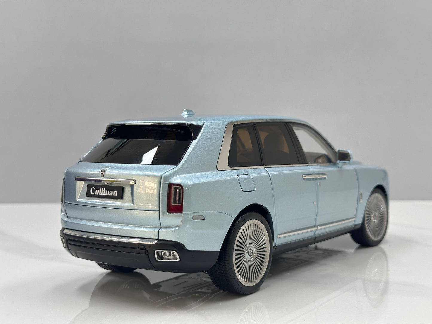 ZP 1/18 Rolls-Royce Cullinan BB Fishing Edition Metallic Blue ZP113