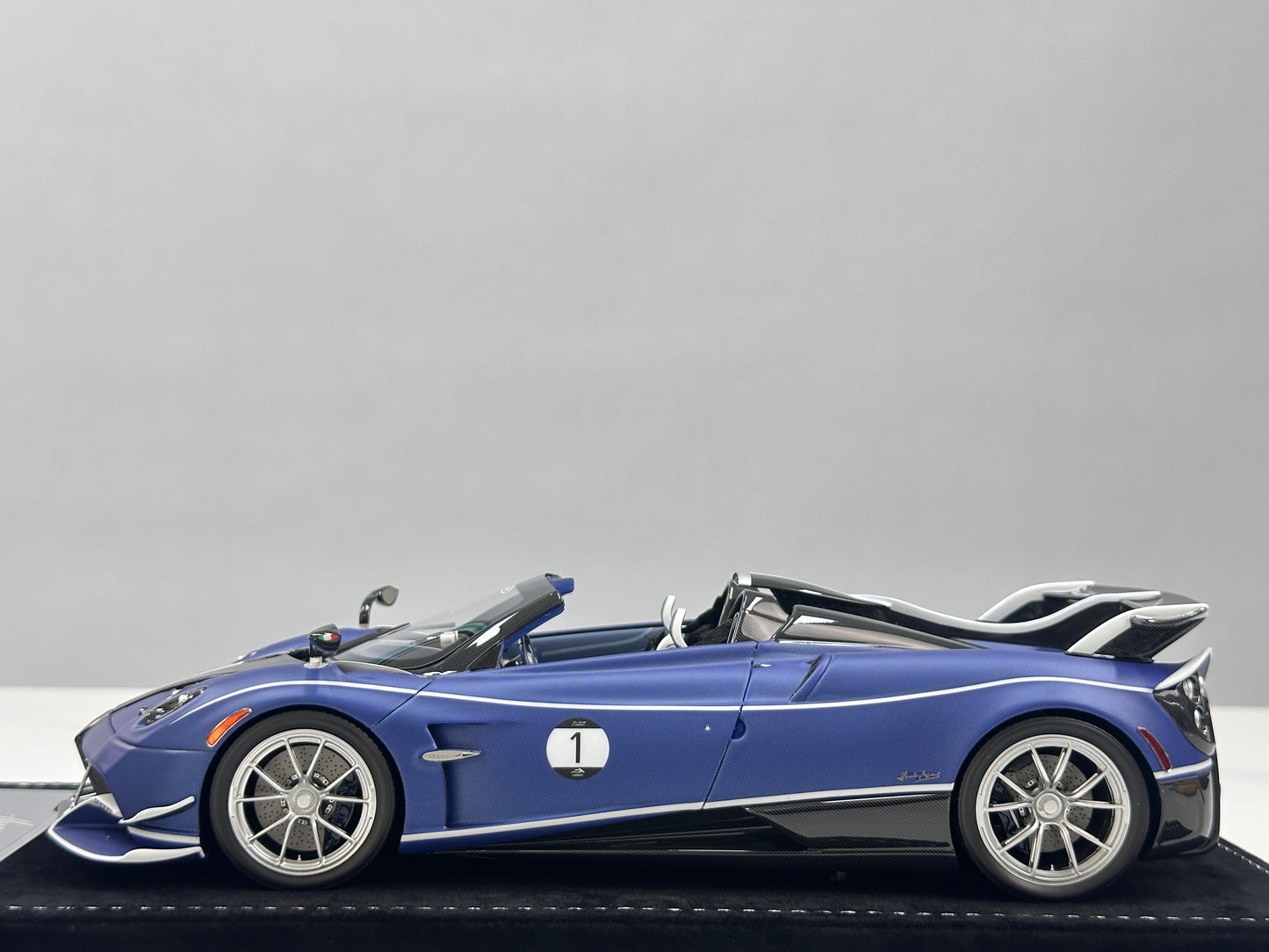 HH Model 1/18 Pagani Huayra Matte Blue & Carbon Black HH663