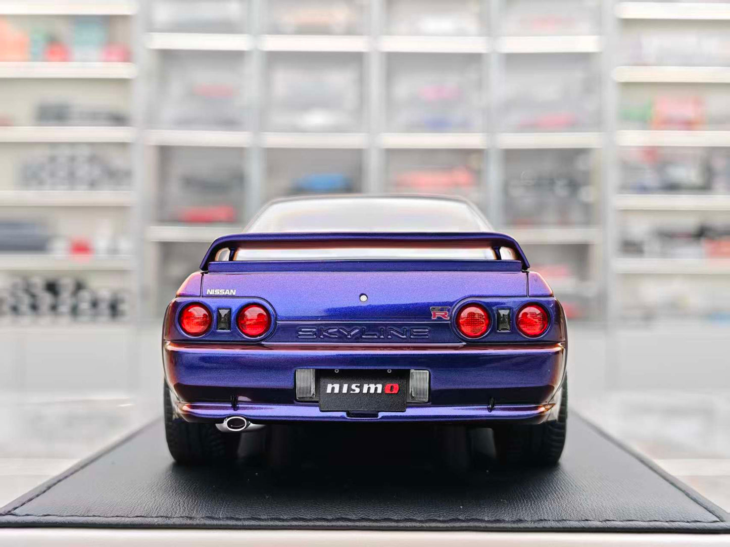 MOTORHELIX 1/18 Nissan Skyline GT-R (R32) Customized Version Chromatic Purple MH333