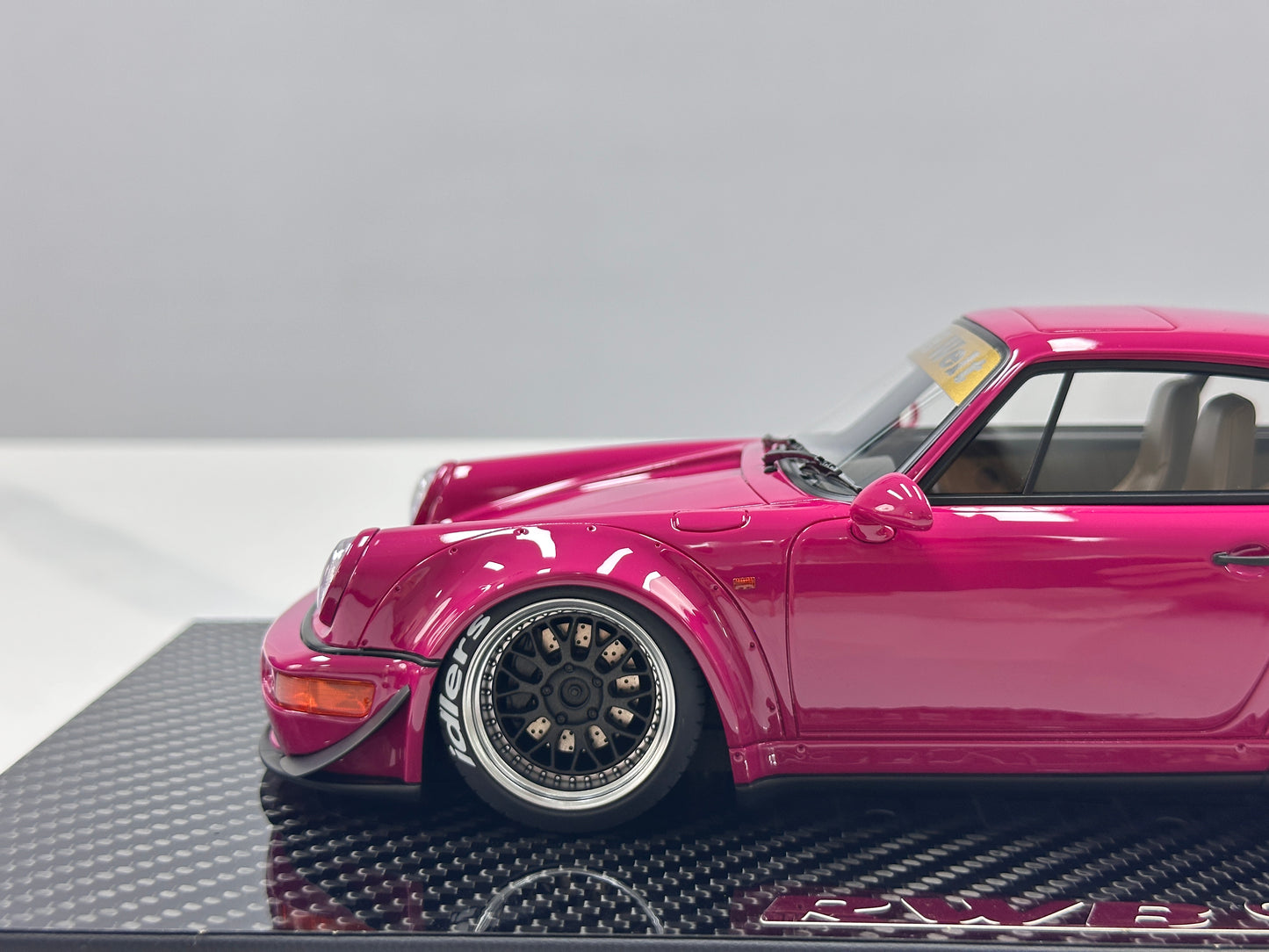 TGM Model 1/18 Porsche RWB 964 – Rose Pink (TGM007)