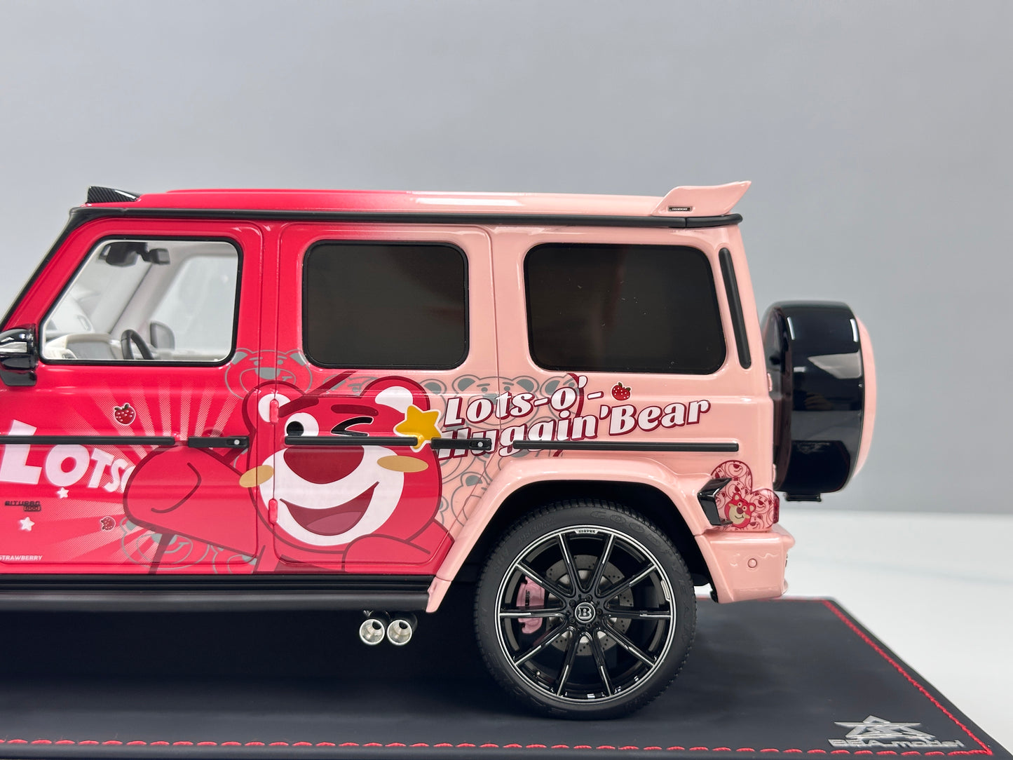 BBA Model 1/18 Brabus G800 "Lotso" (Strawberry Bear) BBA083
