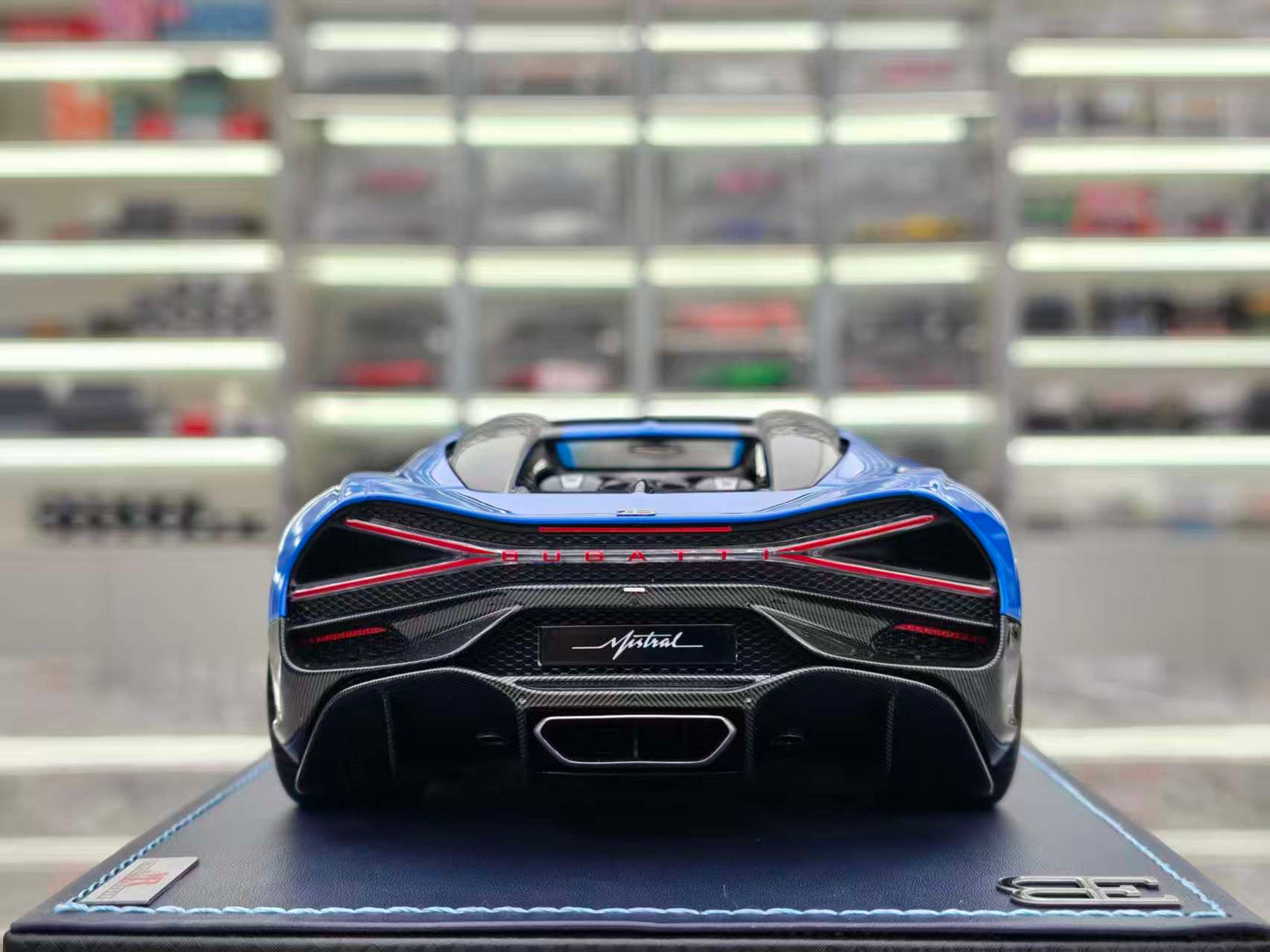 MR 1/18 Bugatti W16 Mistral, Blue, BUG015C