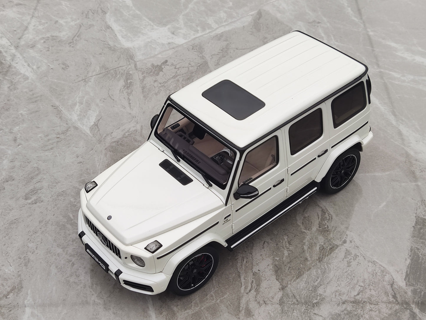 AUTO Art 1/18 Mercedes-Benz AMG G63 2019 Metallic White Simulation Model Car 76356