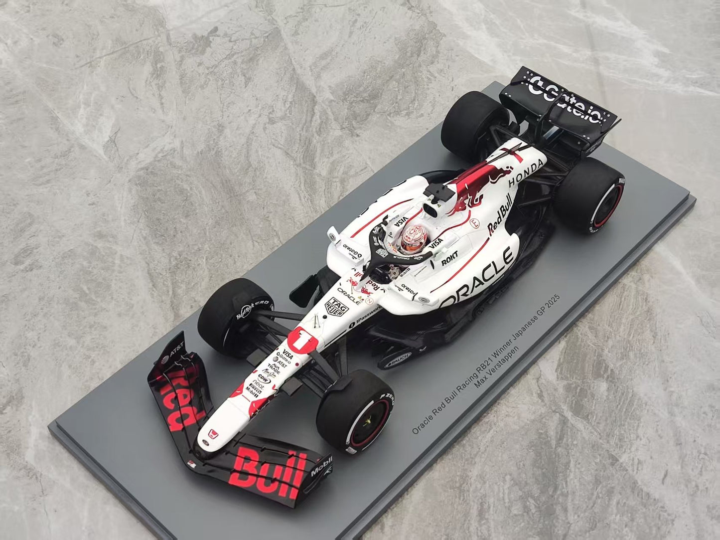 Spark 1/18 Oracle F1 RB21 2025 Japanese GP Winner #1 Verstappen White 18S1004