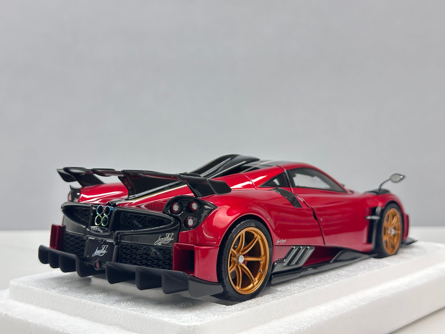 LCD 1/18 Pagani Imola Red LCD18023-RE
