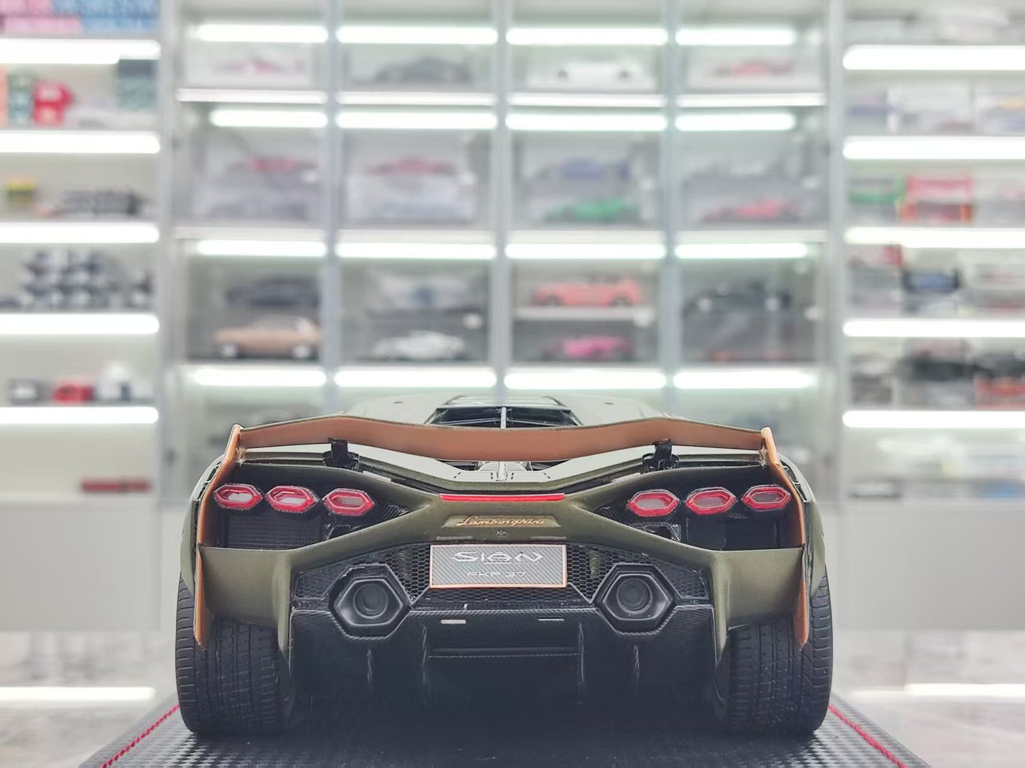 MR 1/18 Lamborghini SIAN FKP 37 Army Green LAMBO042