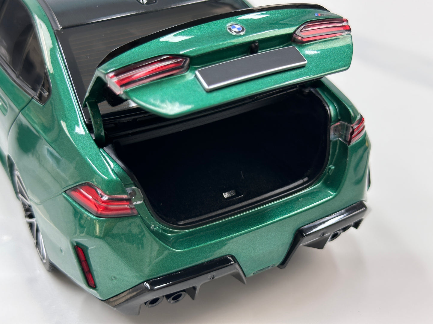 MINICHAMPS 1/18 BMW M5 (2024) Metallic Green 110023800