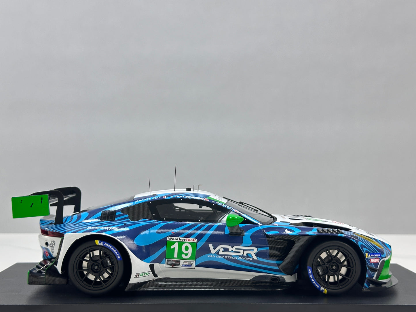 Topspeed 1/18 Aston Martin Vantage GT3 Evo – White & Blue Livery (TS0709)