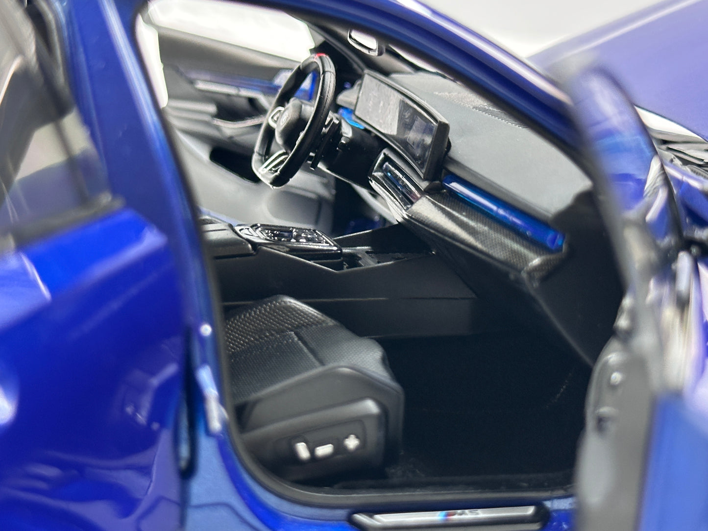 MINICHAMPS 1/18 BMW M5 2024 Metallic Blue 110023802