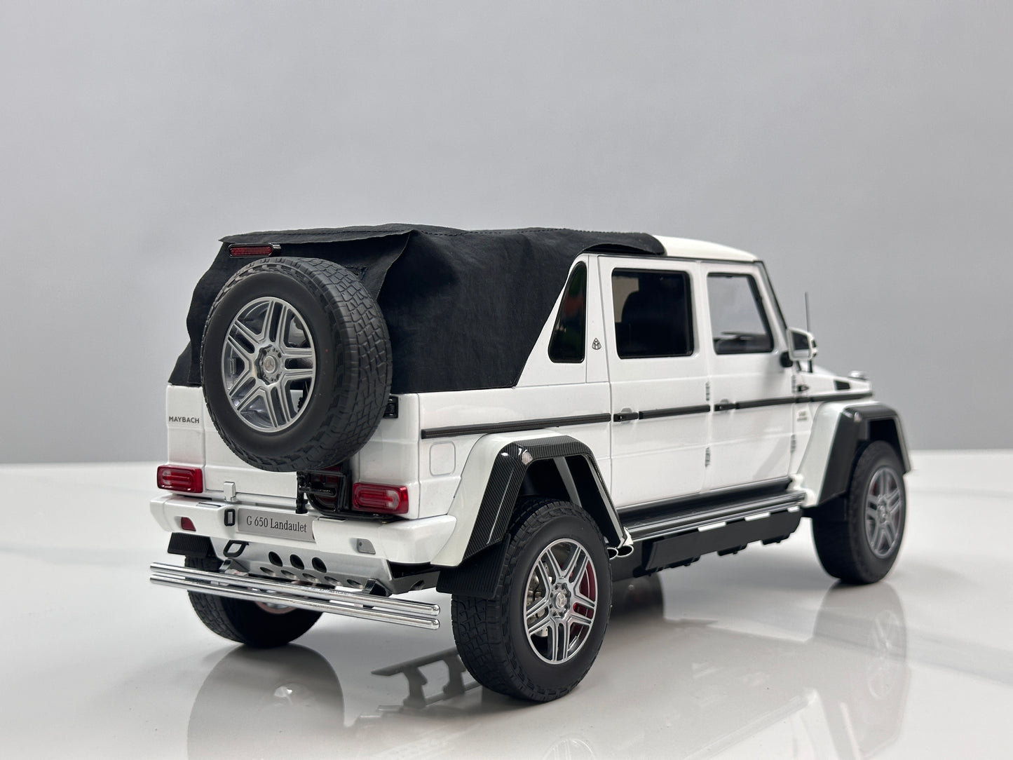 Almost Real 1/18 Mercedes-Benz G 650 Landaulet Metallic White 820213