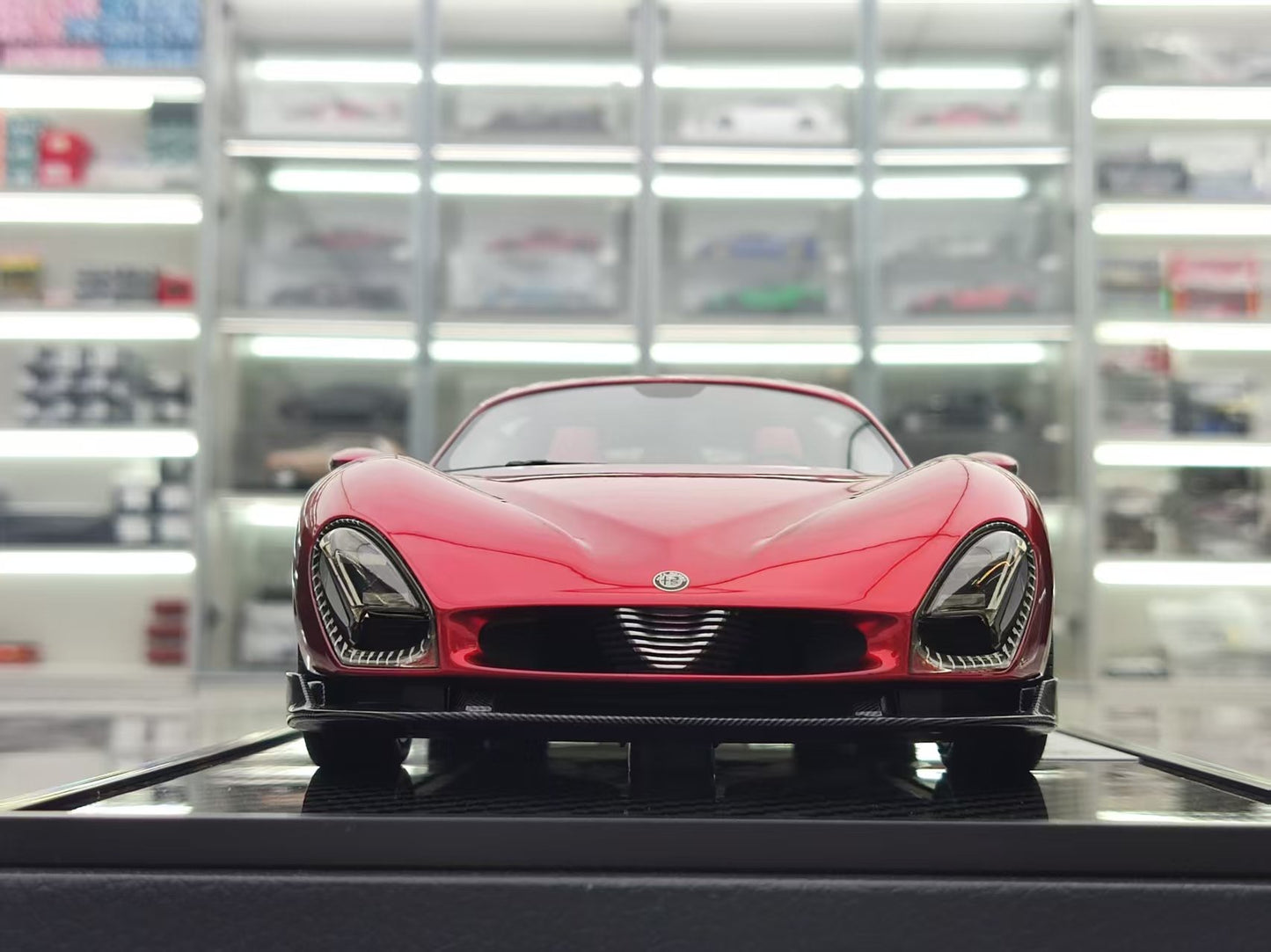 BBR 1/18 Alfa Romeo 33 Stradale Carbon Base Red Car Model P18264ACH